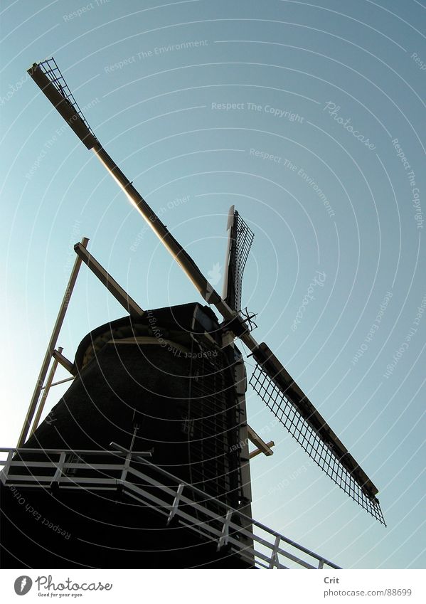 windmill 1 Himmel old-school sehr wenige Industrie Wind sky Energiewirtschaft made minimalistic Bauernhof blue contrast wieken