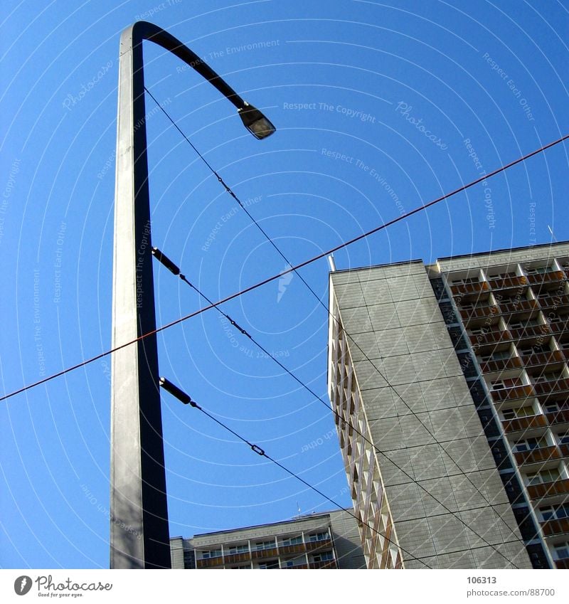 ??????????? Haus Schrott Beton Stadt Fenster Wohnhochhaus Schnur Beleuchtung Station Fundament stark Richtung Maschine Leitung Zerstörung Gefecht kampfstark