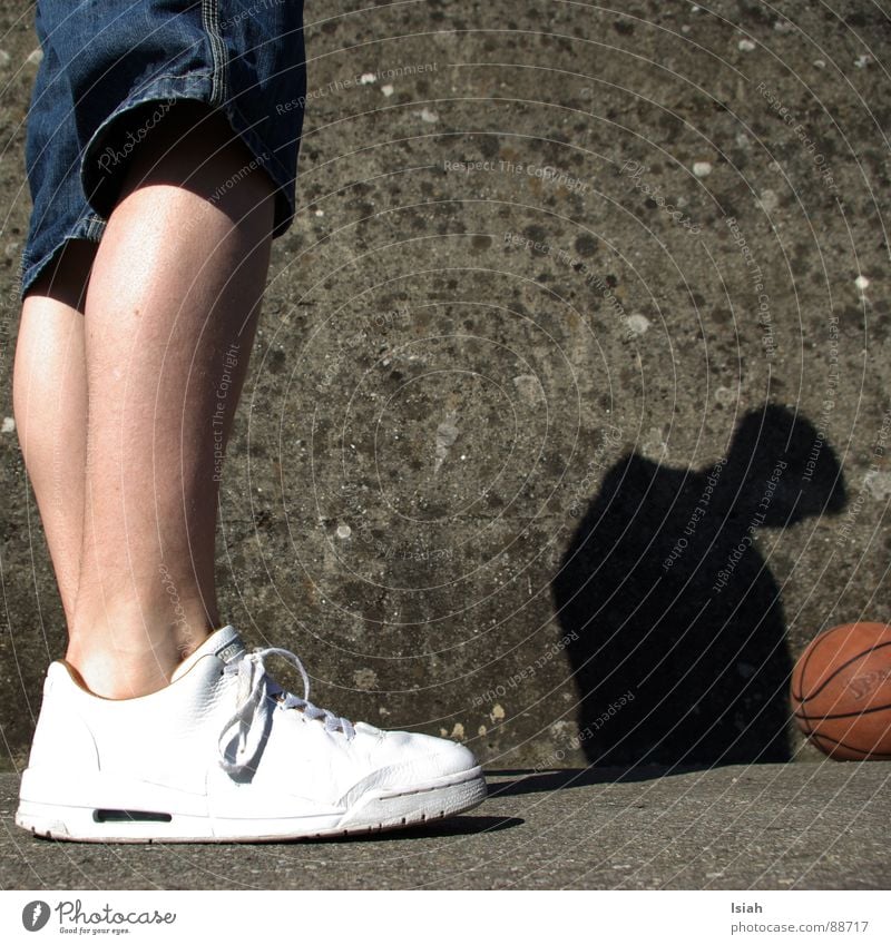 Duo Schluckspecht Basketballkorb Schuhe Spalding Mauer Beton Asphalt Schuhbänder Langeweile Drogenhandel Strümpfe gereinigt Winterthur Landwirt Krimineller