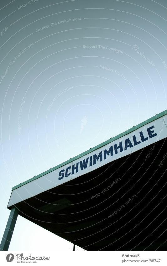 Schwimmhalle Dach Cottbus Schwimmbad Stadt Wassersport tauchen Bademeister Detailaufnahme Sport Bewegung Lagerhalle Himmel Schwimmen & Baden