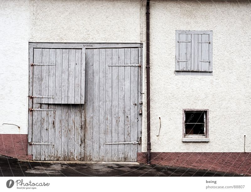 SUBURBANLOVE™ | 1854 Gebäude Bauernhof Hof Haus Dorf Fenster Häusliches Leben live Architektur Handwerk Scheune Tür Tor Fensterladen Treppe Eingang Ausgang