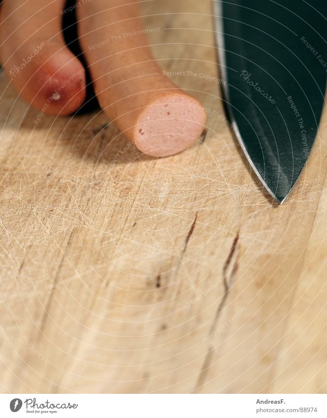 Es gibt Reis Baby. kochen & garen geschnitten abschneiden Wurstwaren Fleisch Schneidebrett Würstchen Messer Kochmesser Haarschnitt bockwurst Ernährung