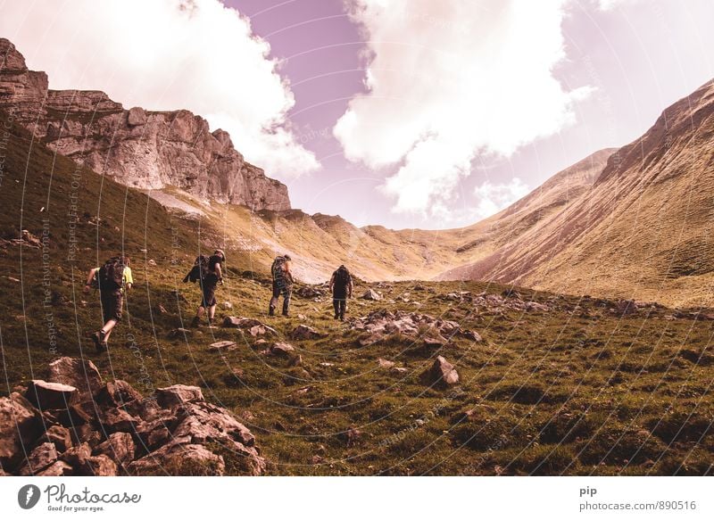 high king 1 Klettern Bergsteigen Mensch Menschengruppe Natur Sommer Schönes Wetter Felsen Berge u. Gebirge Gipfel gigantisch Willensstärke Mut Fitness