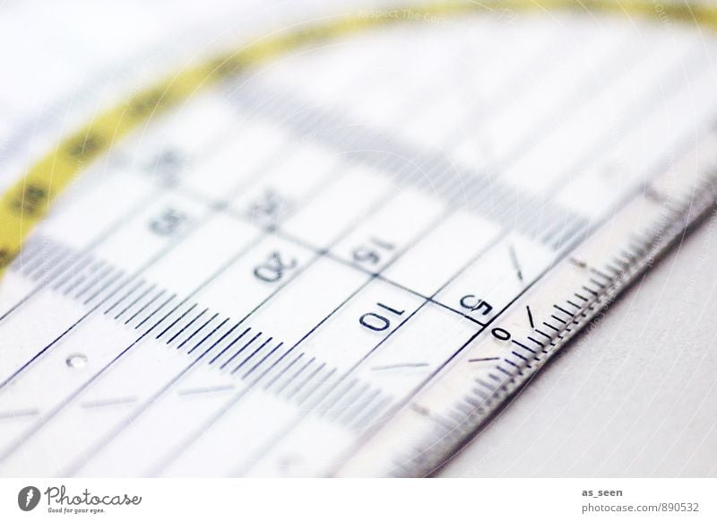 Maßnehmen Lineal Geodreieck Maßband Zollstock Kunststoff Ziffern & Zahlen zeichnen authentisch eckig fest kalt Spitze gelb achtsam vernünftig fleißig