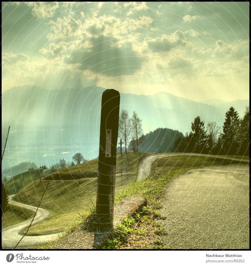 heiliger pfosten Wald Wiese Zaun grün Baum Sonne Luft HDR Wolken Erholung ruhig Hoffnung Erkenntnis Straßenrand Fußweg Kilometerstein Reflektor Himmel Sommer