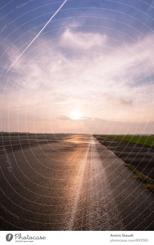 Straße - Sonnenuntergang Umwelt Natur Landschaft Luft Himmel Sonnenaufgang Herbst Wiese Berlin Hauptstadt ästhetisch Ferne groß Unendlichkeit schön Stimmung