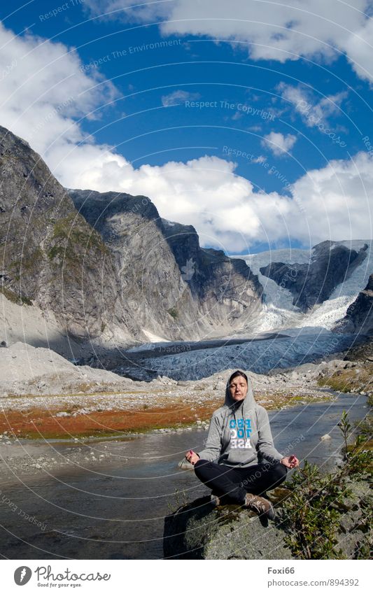 Herzlichen Glückwunsch Photocase feminin Frau Erwachsene 1 Mensch 45-60 Jahre Natur Wasser Wolken Sommer Klima Klimawandel Schönes Wetter Schnee Sträucher