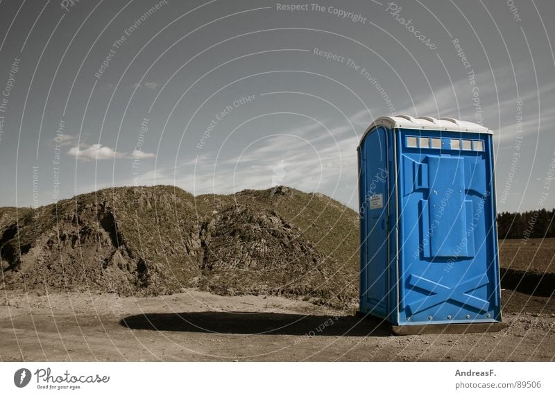 toilette im niemandsland Baustelle Miettoilette Mobilität Plumpsklo Bauarbeiter Sauberkeit Pause Bad Konzert Handwerk Toilette mobile toilette häusschen clean