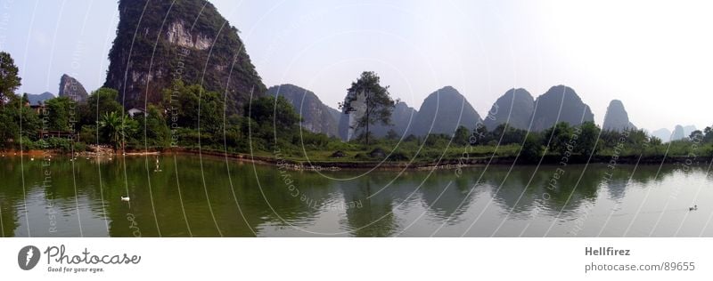 Gullin China grün Nebel Aussicht Einsamkeit faszinierend Ausmaß Gras Nebelschleier Ferne Wildnis Schleier Fluss Grünfläche Wiese Smog Panorama (Aussicht) Natur