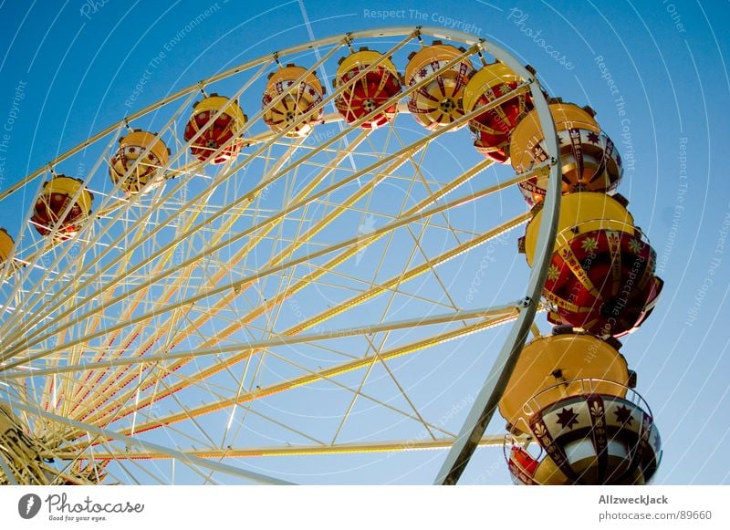 Im Himmel is Jahrmarkt 2 Riesenrad Flugzeug streben rund Familienausflug Eisen Schausteller Dienstleistungsgewerbe Freude blau Kreis hoch Niveau Metall Kindheit