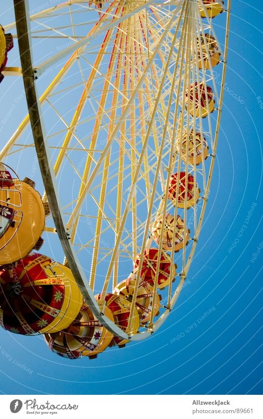 Im Himmel is Jahrmarkt 3 Riesenrad Flugzeug streben rund Familienausflug Eisen Schausteller Dienstleistungsgewerbe Freude blau Kreis hoch Niveau Metall Kindheit