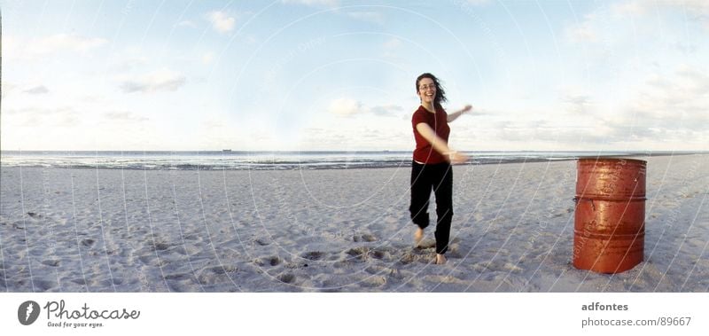 Schillig 4/ Nordsee Strand Panorama (Aussicht) Fass Meer Horizont Küste Frau Horizon 202 Tanzen groß Panorama (Bildformat)