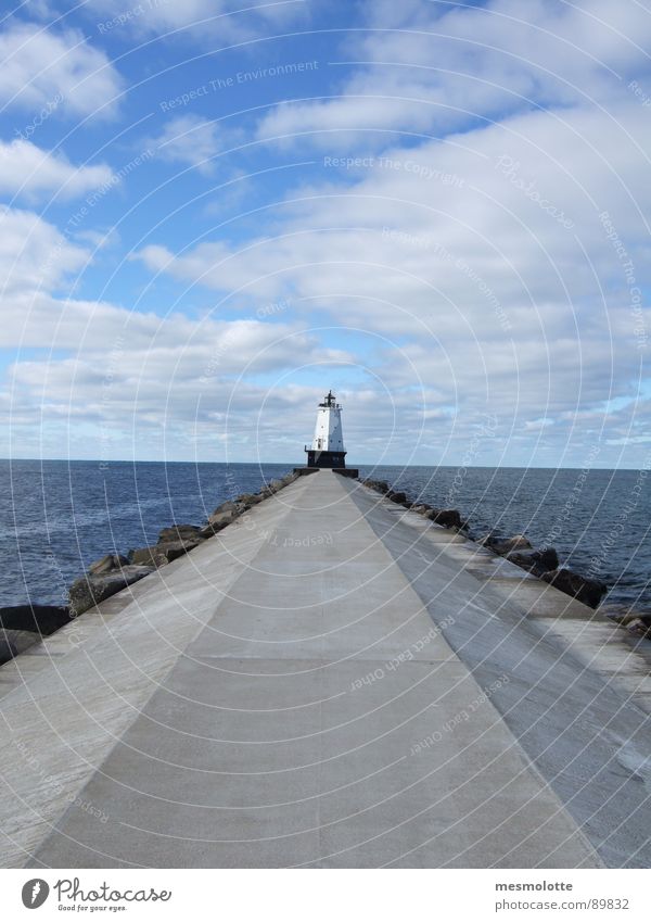 Lake Michigan Leuchtturm Steg Horizont Wolken Nordamerika USA Große Seen Ferne