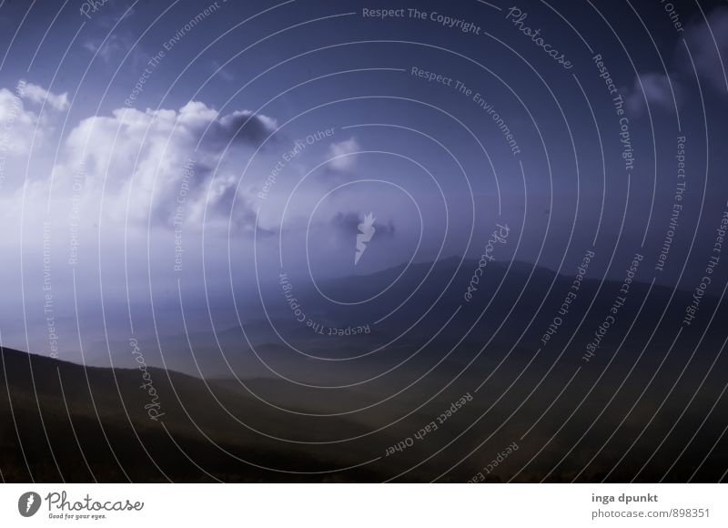 Dunkel und Ungewiss Umwelt Natur Landschaft Pflanze Urelemente Luft Wolken Herbst Klima Nebel Hügel Berge u. Gebirge Gipfel Japan Asien Fujijama dunkel