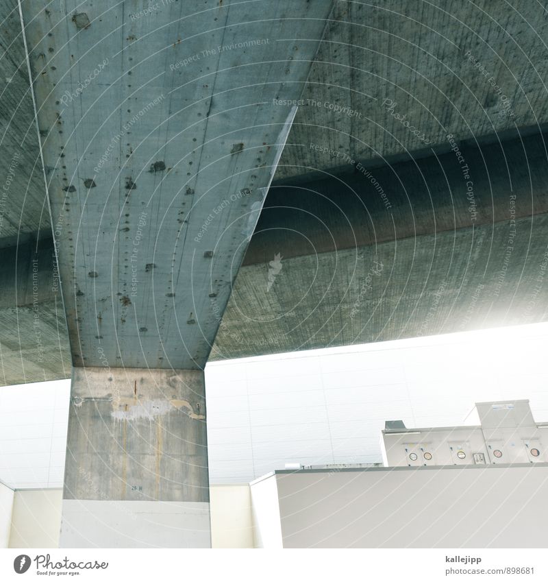 spaceship Brücke Mauer Wand Fassade silber Beton grau Architektur Linie abstrakt Farbfoto Gedeckte Farben Außenaufnahme Licht Schatten Kontrast