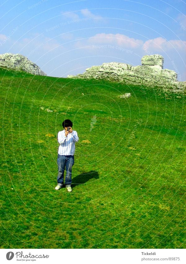 Motiv Ordnung Wiese grün weiß Fotograf Wolken Einsamkeit Außenaufnahme Langeweile Felsen Himmel blau hell Freiheit