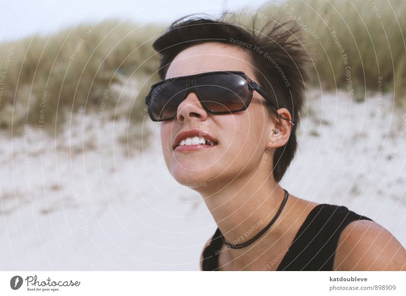 Avec plaisir! Freude Glück Wohlgefühl Zufriedenheit Sinnesorgane feminin androgyn 1 Mensch Umwelt Natur Sand Sonne Küste Meer atmen Schwimmen & Baden beobachten