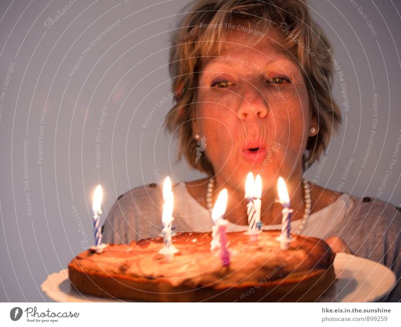 happy birthday II feminin Glück Kerze Kuchen Geburtstagstorte blasen Wunsch Geburtstagswunsch Farbfoto