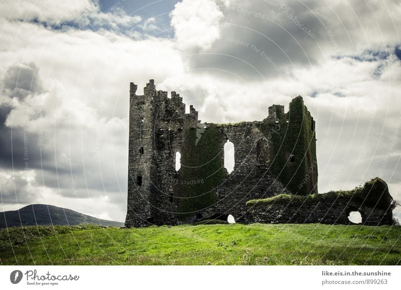 Ronja Räubertochters Ferienhaus Ferien & Urlaub & Reisen Tourismus Abenteuer Sightseeing Landschaft Wolken Burg oder Schloss Ruine Bauwerk Gebäude alt