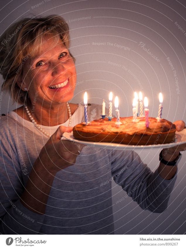 HAPPY BIRTHDAY! feminin Glück Zufriedenheit Geburtstag Geburtstagstorte Kerze Feste & Feiern Farbfoto