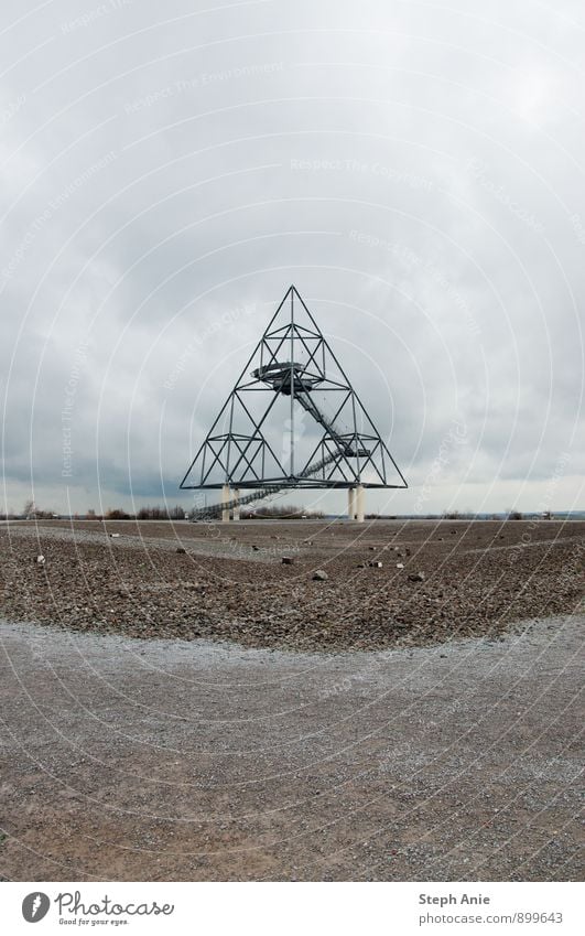 Tetraeder Kunst Skulptur Architektur Halde Bottrop Sehenswürdigkeit ästhetisch modern Industriekultur Gedeckte Farben Außenaufnahme