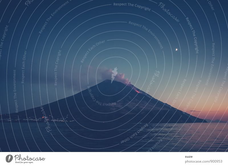 Im Schutz der Dunkelheit Ferien & Urlaub & Reisen Abenteuer Meer Insel Berge u. Gebirge Umwelt Natur Feuer Himmel Gipfel Vulkan Küste Rauch außergewöhnlich