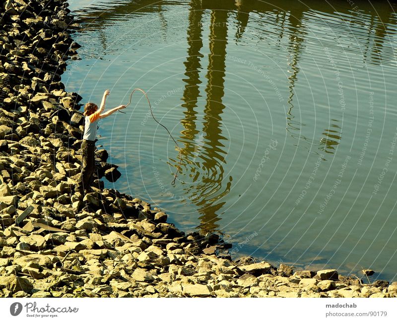 CATCH YOUR ILLUSIONS See Teich Hafen Angler Angeln Reflexion & Spiegelung Sommer Spielen kindlich kindisch Freizeit & Hobby Mensch boy Becken Wasser water lake