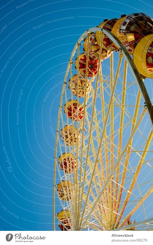 Im Himmel is Jahrmarkt 4 Riesenrad Flugzeug streben rund Familienausflug Eisen Schausteller Freude Oktoberfest blau Kreis hoch Niveau Metall Kindheit