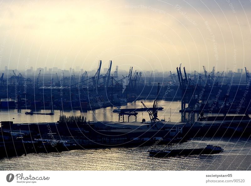 Rotterdamer Hafen im Nebel Niederlande Kran Dämmerung Nacht schön