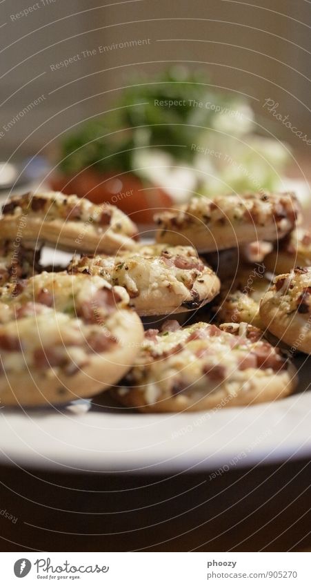 Gestapelte Pizza Ernährung Büffet Brunch Fingerfood Koch Handel Dienstleistungsgewerbe Essen lecker Farbfoto Gedeckte Farben Menschenleer