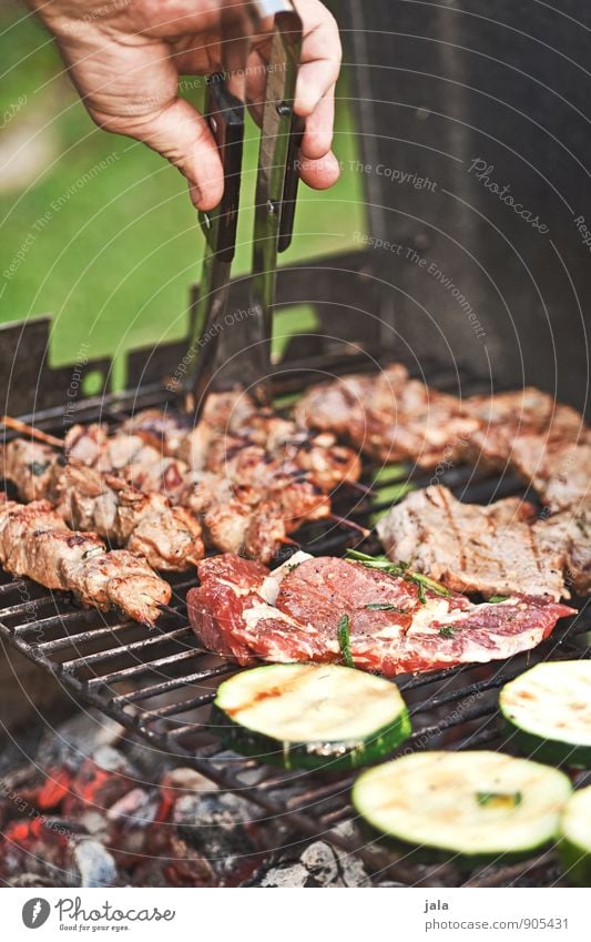 grillen Lebensmittel Fleisch Gemüse Ernährung Mittagessen Abendessen Grillen Besteck Hand frisch lecker Grillrost Grillkohle Farbfoto Außenaufnahme Tag