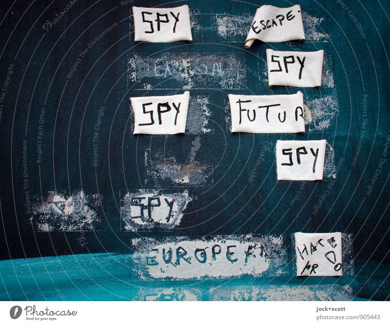 SPY ESCAPE SPY FUTURE SPY EUROPE Subkultur Straßenkunst Berliner Mauer Klebespuren Klebeband Wort fest trashig Zukunftsangst Misstrauen Hass Idee Kreativität