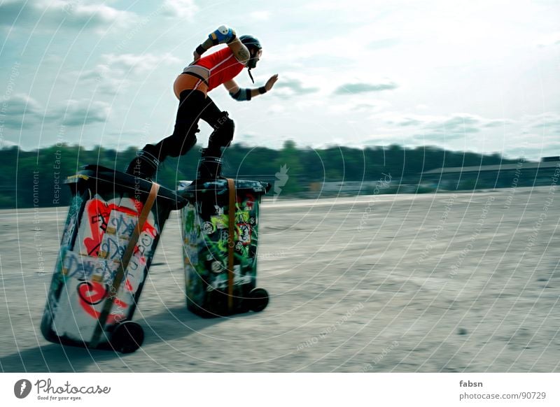 TRASH SKATE TRASH Bewegungsunschärfe Freude Freizeit & Hobby Spielen Freiheit Sommer Sport Sand Graffiti trendy lustig verrückt Geschwindigkeit trashig Kraft