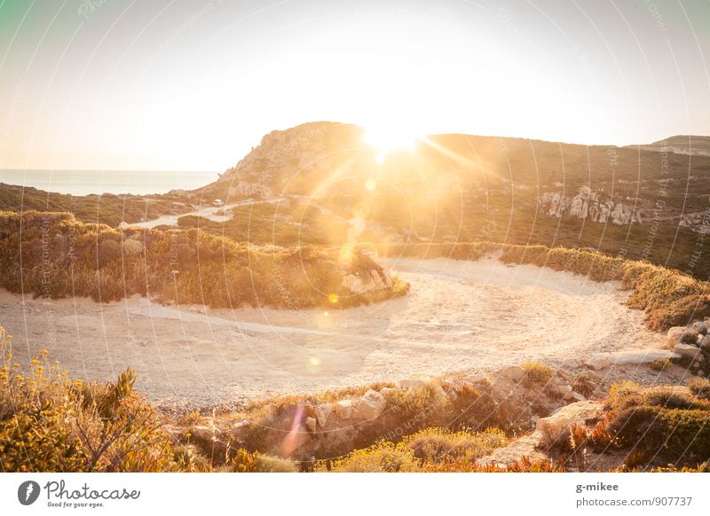 Wanderweg Umwelt Natur Erde Sonne Sommer Felsen Ferne frei groß heiß trocken Wärme gelb gold Unendlichkeit wandern Farbfoto Außenaufnahme Menschenleer Abend