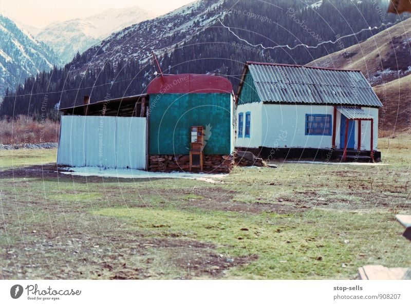 Ensemble Natur Landschaft Klima Schönes Wetter Eis Frost Schnee Gras Hügel Berge u. Gebirge Gipfel Schneebedeckte Gipfel Stimmung Solidarität vernünftig sparsam