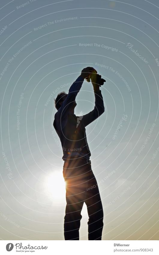 Licht ist das A und O. elegant Fotokamera Mensch maskulin Junger Mann Jugendliche Erwachsene Körper 1 30-45 Jahre Medien Neue Medien Himmel Sonne Sommer