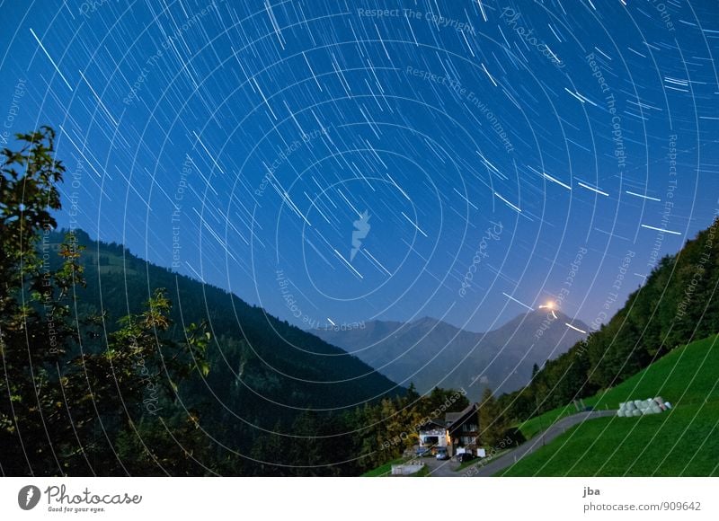 Blick zum Niesen Leben Erholung ruhig Ausflug Ferne Freiheit Sommer Berge u. Gebirge Natur Landschaft Urelemente Luft Nachthimmel Stern Herbst Schönes Wetter