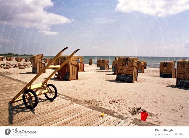 Strandkorbkarren Meer Ferien & Urlaub & Reisen Sommer Schönes Wetter Deutschland Sand Ostsee Wasser Idylle Sonne sea seaside ocean wave waves beach chair