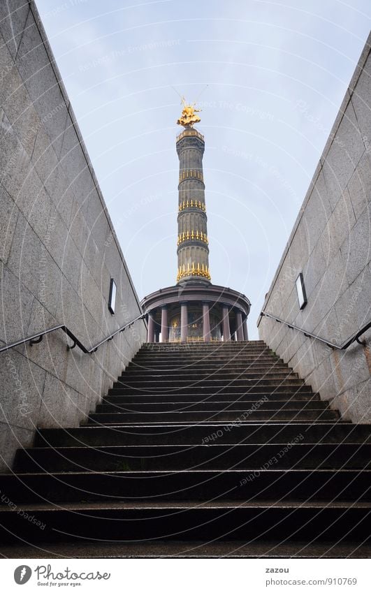 Träume in Beton Stadt Hauptstadt Bauwerk Sehenswürdigkeit Wahrzeichen Denkmal Tourismus Berlin Siegessäule Berlin-Mitte Turm Farbfoto Außenaufnahme Menschenleer