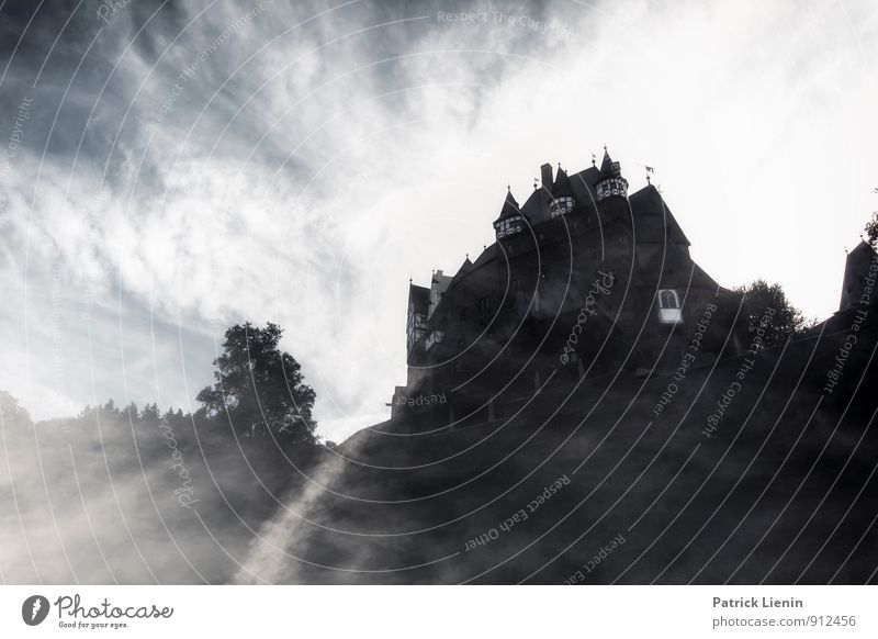 Burg Elz Umwelt Landschaft Urelemente Luft Himmel Wolken Felsen Burg oder Schloss Bauwerk Gebäude Architektur Mauer Wand Sehenswürdigkeit Wahrzeichen Denkmal