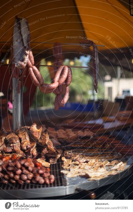 du würstchen. Lebensmittel Fleisch Fisch Meeresfrüchte Ernährung Essen Büffet Brunch Grillen Feste & Feiern Jahrmarkt Dorf Kleinstadt Stadt Platz Marktplatz