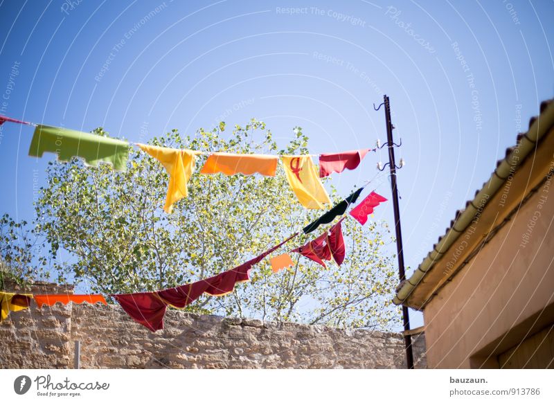 gehalten. Sommer Sommerurlaub Party Veranstaltung Feste & Feiern Jahrmarkt Geburtstag Show Himmel Wolkenloser Himmel Sonne Schönes Wetter Wärme Dorf Kleinstadt