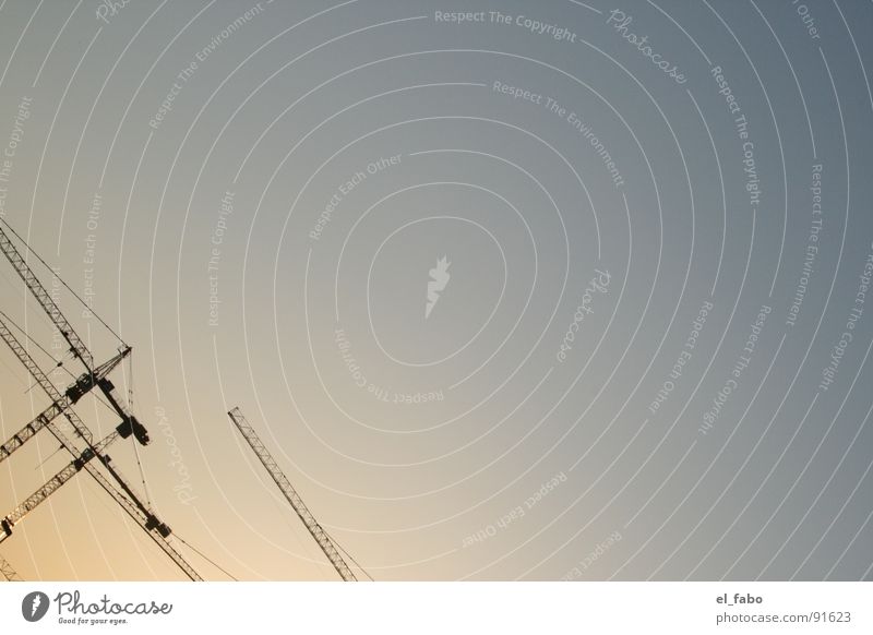 ja Kran Baustelle Stahl Beton dunkel Abendsonne Verlauf Handwerk Technik & Technologie köln messe Silhouette Himmel sommer sonne herzinfakt