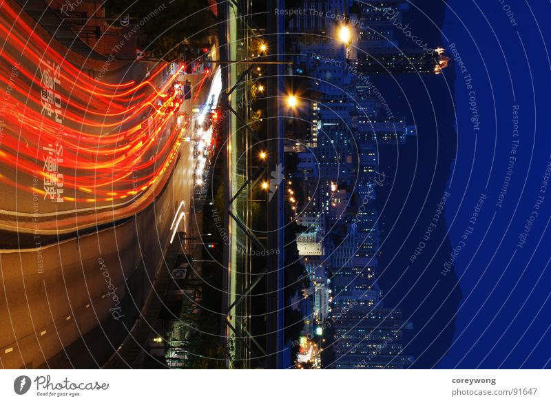 night road, split in colour Split Hongkong Stadt Licht Stadtzentrum Langzeitbelichtung lines red cold and warm beam ray car light bridge curve blue dynamic