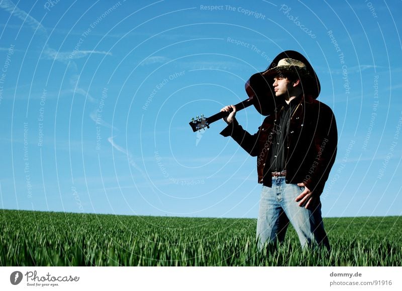 YEEHAA II Cowboy Kerl Mann Gras Sommer Frühling Vieh Hirte Jacke Wildleder Hemd Cowboyhut Stroh Strohhut Spielen Musik Klang akustisch Knöpfe Hand Streifen böse