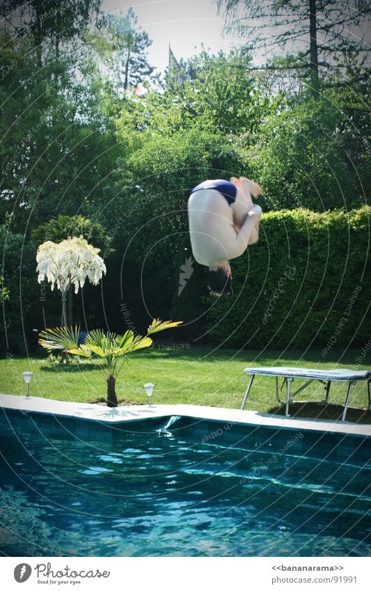 Mein Vadda macht nen Salto! Schwimmbad springen Sommer Frühling Physik Trampolin Freude Schwimmen & Baden Wärme 20° Wasser Fly Dad Bananen-Dad Abgeher Garten