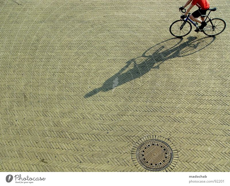 ERDNUSSBUTTER & FRÜHSTÜCKSFLEISCH Fahrradfahren Beton Sommer Freizeit & Hobby Mobilität Gully Gesundheit Mann Sport Spielen fhrrad Schatten sports Fitness