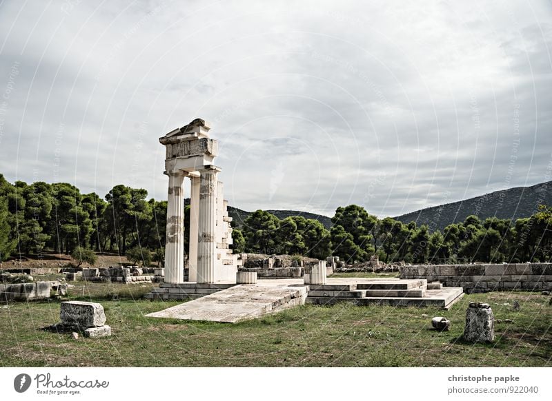 Griechische Bauruine Ferien & Urlaub & Reisen Tourismus Sightseeing Sommerurlaub Architektur Himmel Wolken Park Epidaurus Bauwerk Sehenswürdigkeit Denkmal Stein