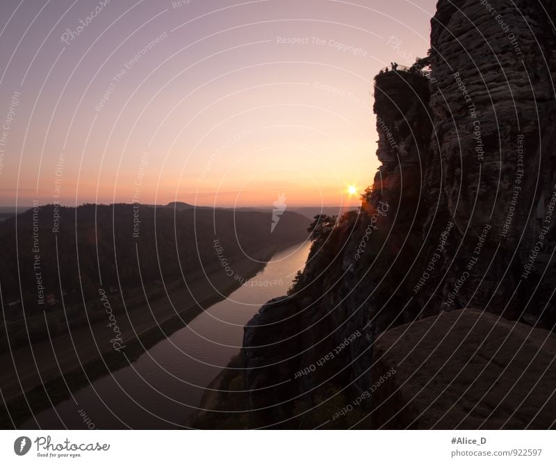 Elbe Landschaft Blick von der Basteibrücke Ferien & Urlaub & Reisen Tourismus Ausflug wandern Natur Wasser Horizont Sonnenlicht Fluss Flußbett Bad Schandau