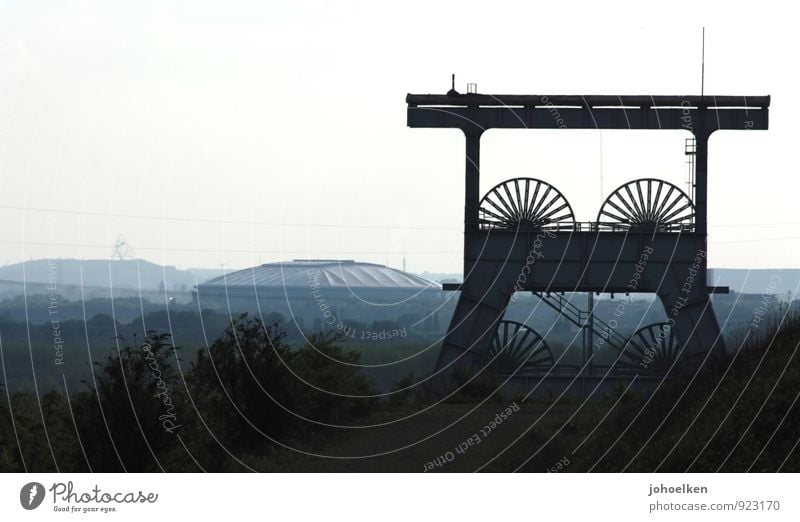 Wohlfühloase | Zwischen Halde und Pütt Fußballstadion Arena auf Schalke Sportstätten Förderturm Nebel Gelsenkirchen Ruhrgebiet Herten Skyline Zeche